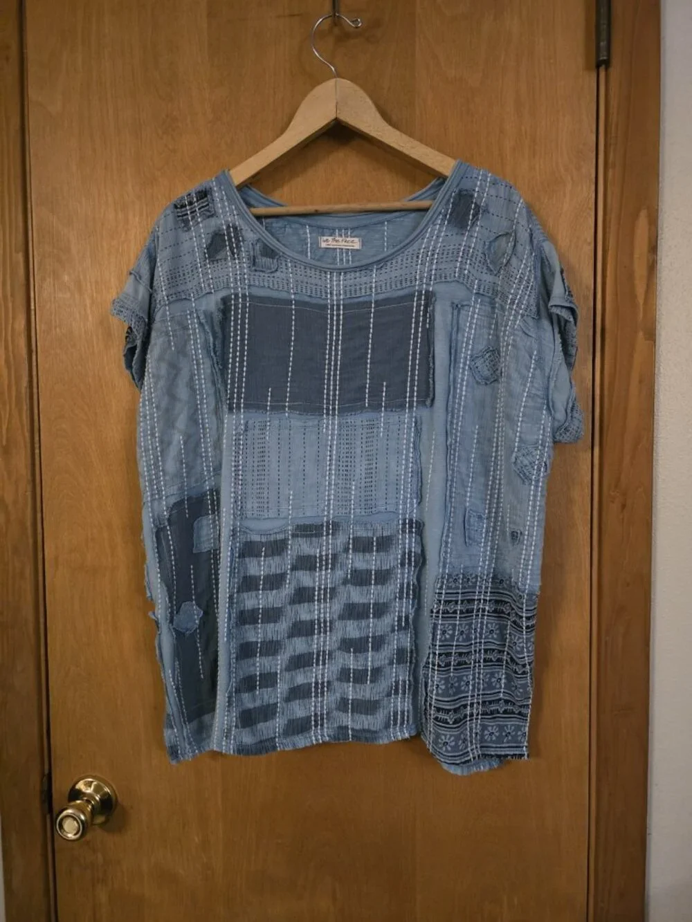 Free People Patch Me Up Tee Women's Large Blue EUC - Picture 3 of 5